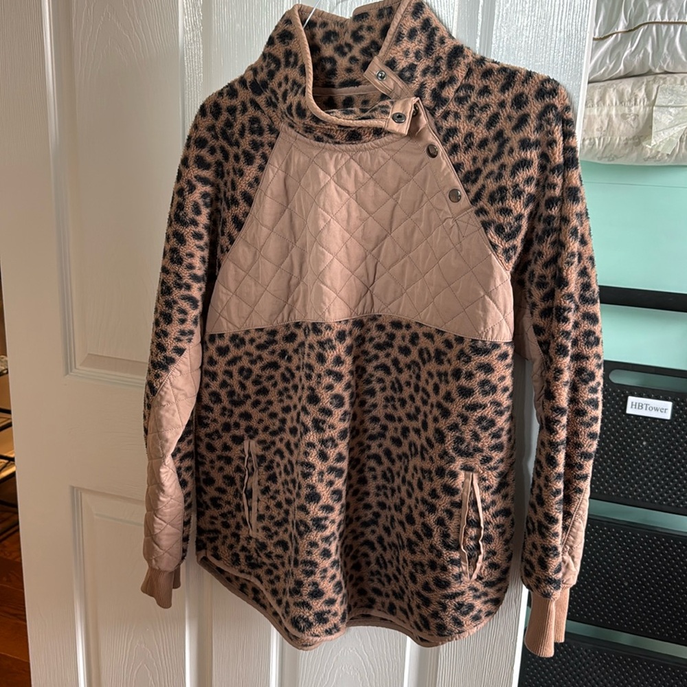 Cheetah leopard print active sweatshirt